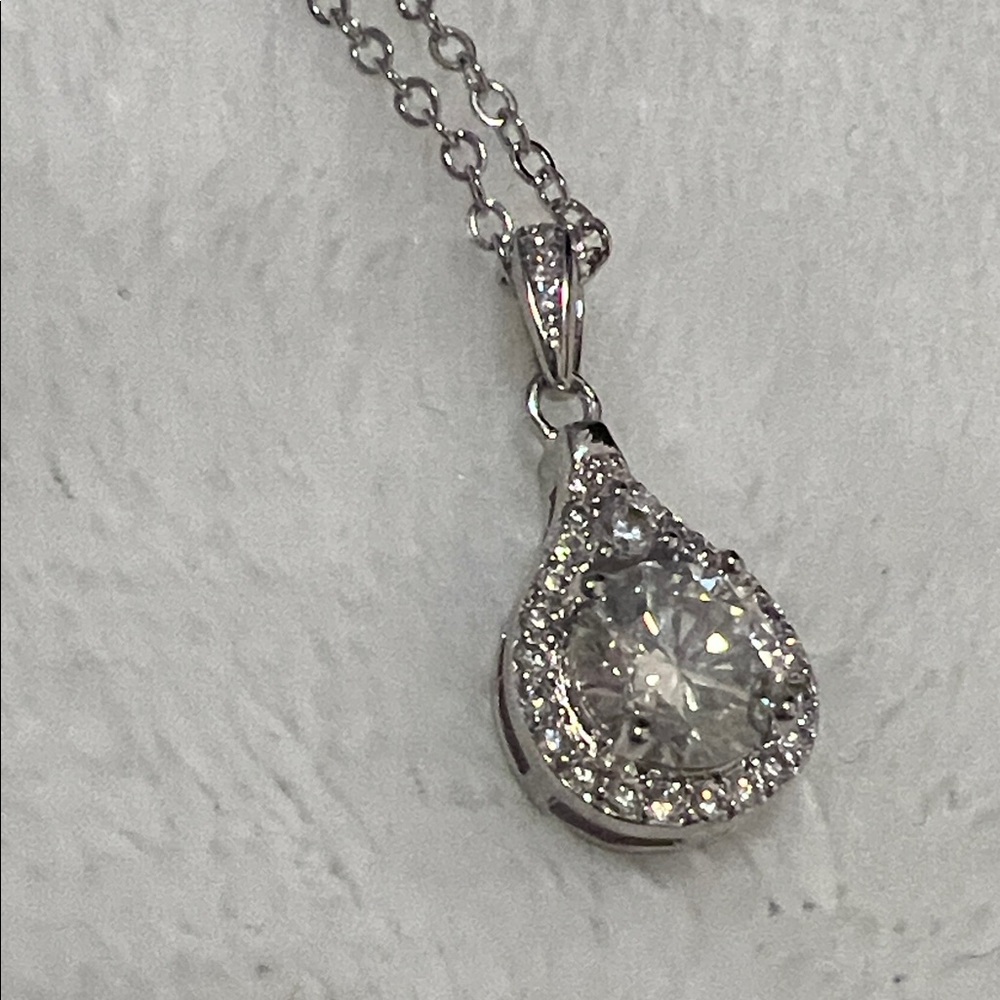 Elegant Silver Teardrop Moissanite 1.0 wanna ct Color D Pendant Necklace - Picture 7 of 7